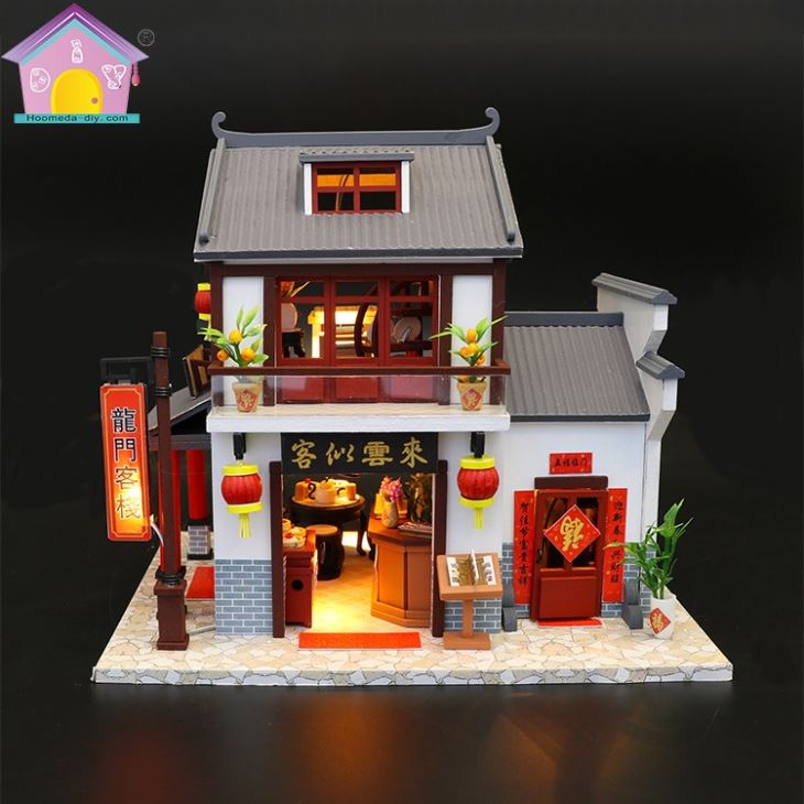 Christmas Doll House